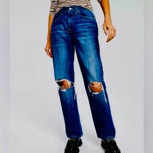 Levi’s low Pro Mid-Rise 90’s-Inspired Straight Leg Distressed Jeans Size: 26